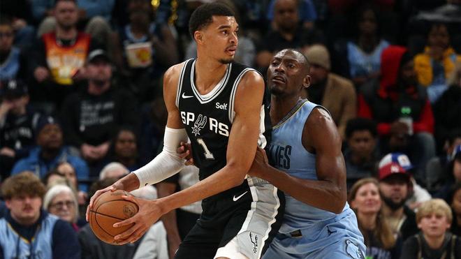 巧合！库里兄弟二人勇士生涯首秀均砍下14分（神奇巧合：库里兄弟勇士首秀同取14分）