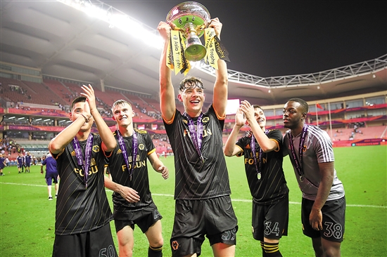 中超赛程更新：关注榜首之争,（中超最新赛程发布：榜首之争成焦点）