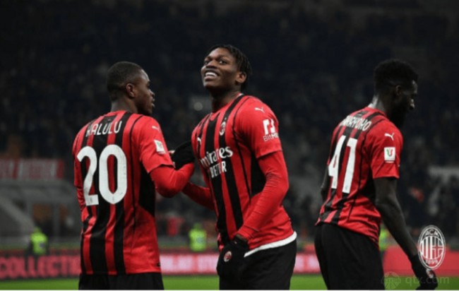 何冲找陈若琳陈芋汐教女儿跳水（何冲请陈若琳、陈芋汐指导女儿跳水）