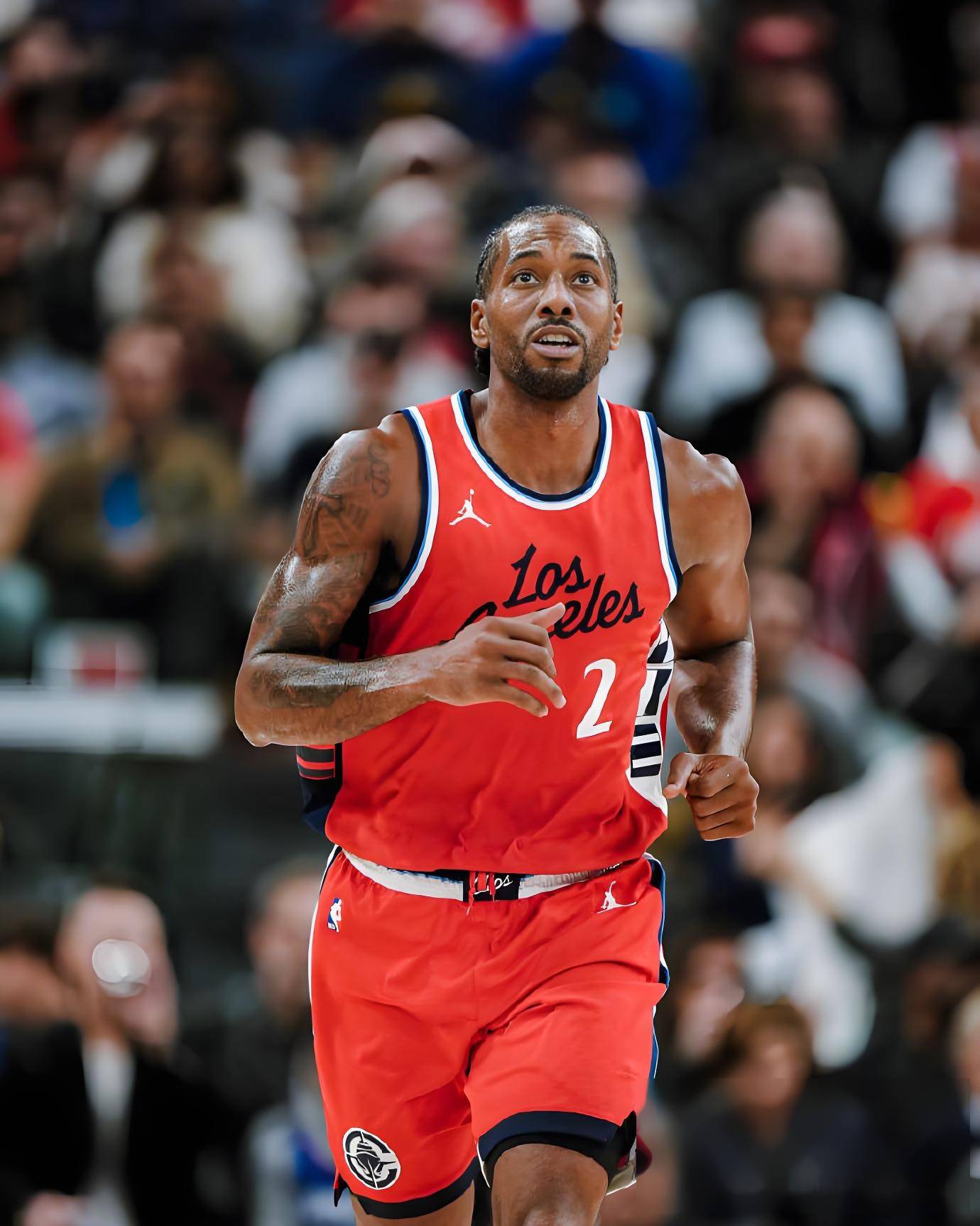 足球欧洲杯训练场出现意外，球员脚踝受伤（欧洲杯训练突发意外，球员脚踝受伤）